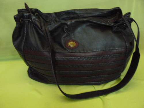 A GENUINE LEATHER BREEZE DESIGN HAND BAG STUNNING REDUCED