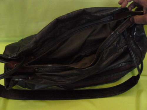 A GENUINE LEATHER BREEZE DESIGN HAND BAG STUNNING REDUCED