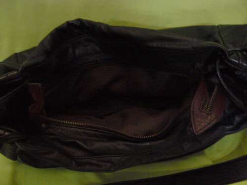A GENUINE LEATHER BREEZE DESIGN HAND BAG STUNNING REDUCED