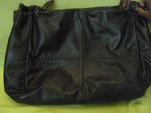 A GENUINE LEATHER BREEZE DESIGN HAND BAG STUNNING REDUCED