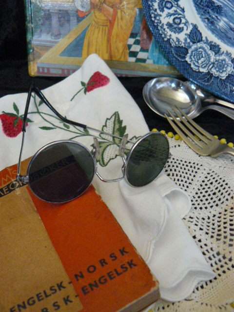 VINTAGE LOT - NOT JUST JUNK PLEASE HAVE A CLOSER LOOK, INTERESTING, COLLECTABLE, RESALE? LOT !@!@!@!
