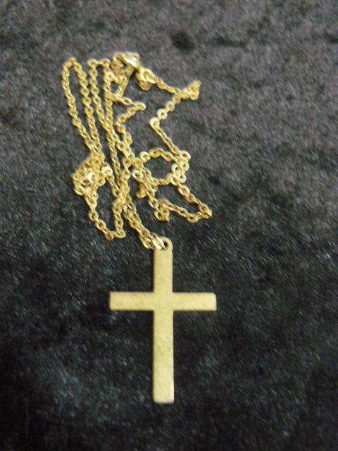 GOLD TONED CHAIN AND CROSS