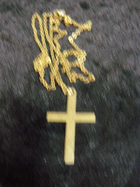 GOLD TONED CHAIN AND CROSS