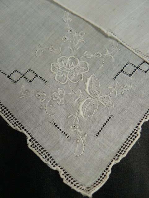 VINTAGE COTTON EMBROIDERED HANKIES SET OF 2