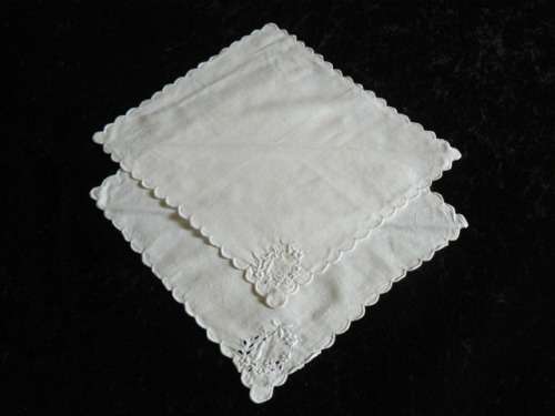 VINTAGE COTTON EMBROIDERED HANKIES PRETTY
