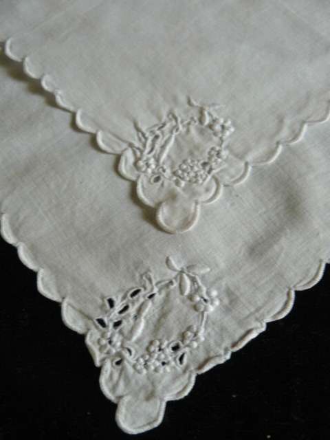 VINTAGE COTTON EMBROIDERED HANKIES PRETTY