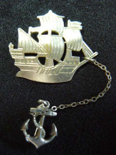 lOVELY BOAT BROOCH WITH ANCHOR ON CHAIN