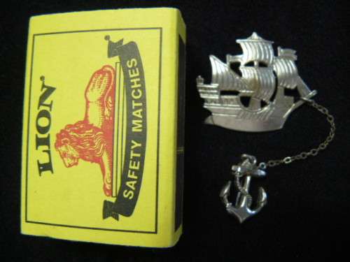 lOVELY BOAT BROOCH WITH ANCHOR ON CHAIN