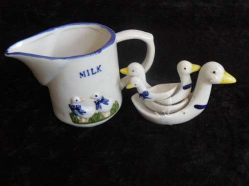 BLUE AND WHITE DELFT LIKE DUCK SET