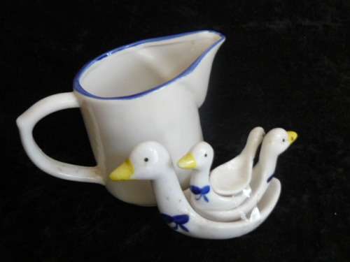 BLUE AND WHITE DELFT LIKE DUCK SET