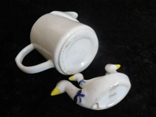 BLUE AND WHITE DELFT LIKE DUCK SET