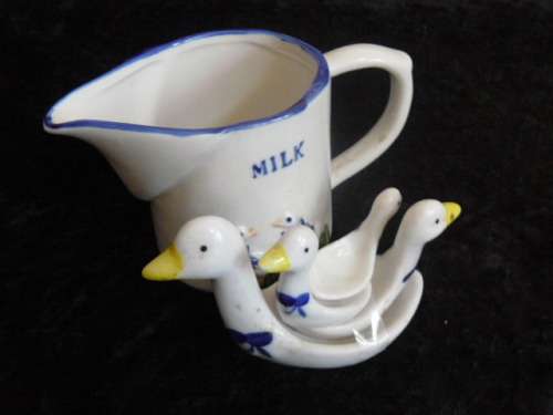 BLUE AND WHITE DELFT LIKE DUCK SET
