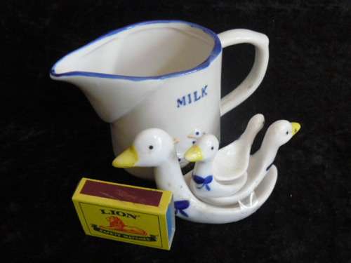 BLUE AND WHITE DELFT LIKE DUCK SET