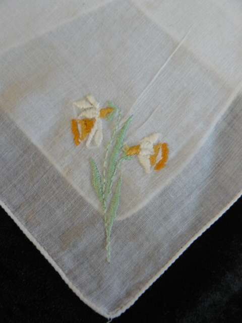 VINTAGE COTTON EMBROIDERED HANKIE