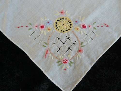 STUNNING VINTAGE EMBROIDERED HANKIE