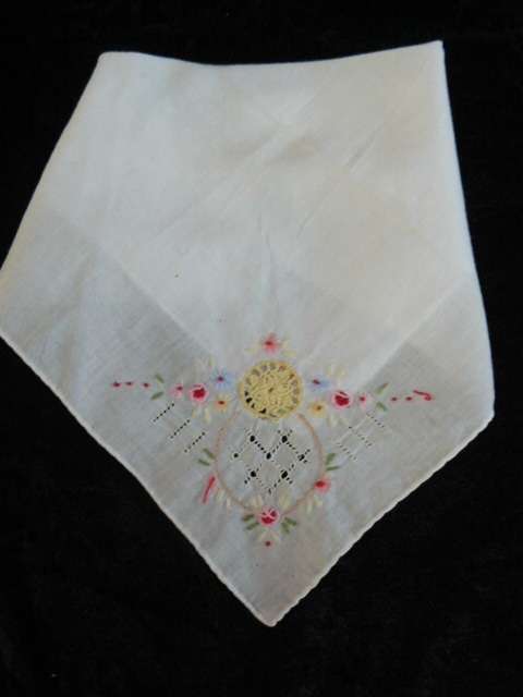 STUNNING VINTAGE EMBROIDERED HANKIE