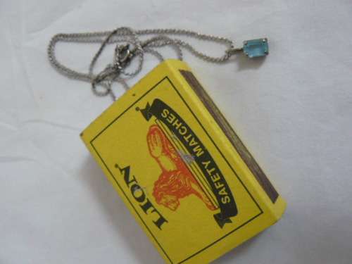 SILVER TONED NECKLACE WITH BLUE STONE