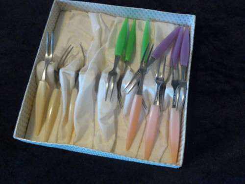 VINTAGE PICKLE FORKS X 12