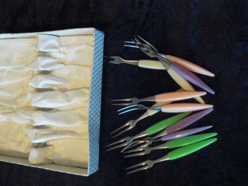 VINTAGE PICKLE FORKS X 12