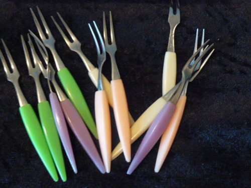 VINTAGE PICKLE FORKS X 12