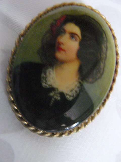VINTAGE BROOCH