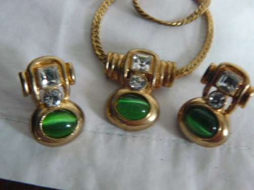 NECKLACE WITH PENDANT AND MATCHIING EARRINGS STUNNING !@!@! LOW PRICE