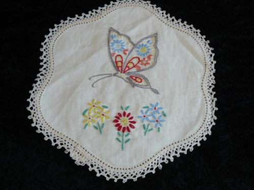 DOILIE WITH BUTTERFLY COTTON EMBROIDERED