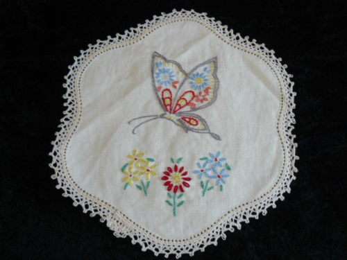 DOILIE WITH BUTTERFLY COTTON EMBROIDERED
