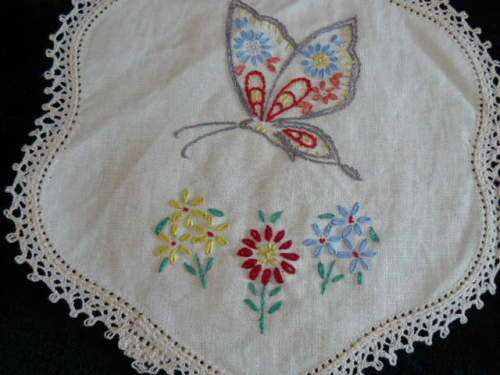 DOILIE WITH BUTTERFLY COTTON EMBROIDERED