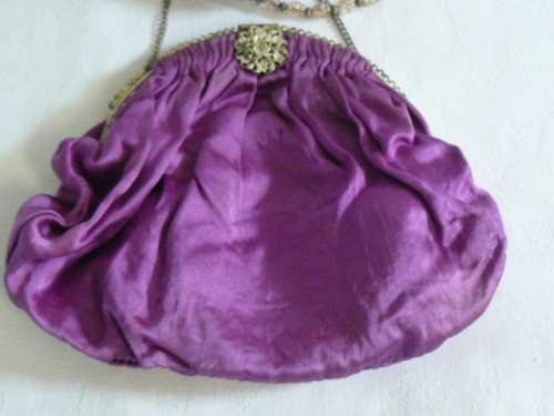 VINTAGE LIKE SMALL BAG WITH NECKLACE AND LIPSTICK HOLDER