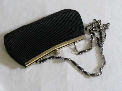 VINTAGE LIKE CLUTCH BAG AND FREE HANKIE