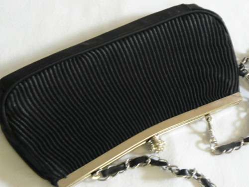 VINTAGE LIKE CLUTCH BAG AND FREE HANKIE