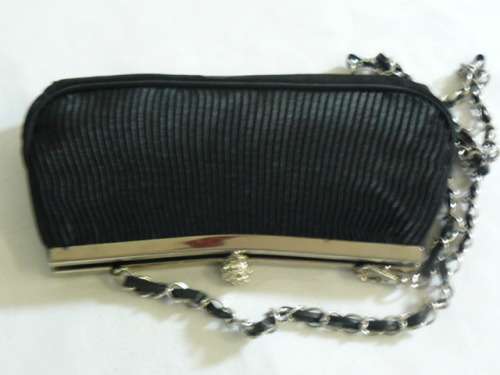 VINTAGE LIKE CLUTCH BAG AND FREE HANKIE