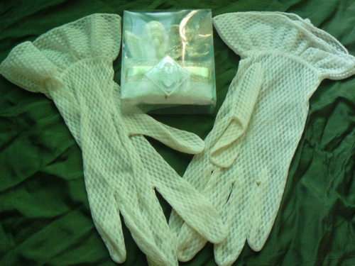VINTAGE GLOVES AND FREE GIFT