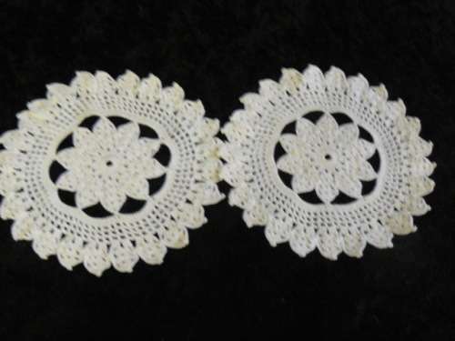 2 X COTTON DOILIES
