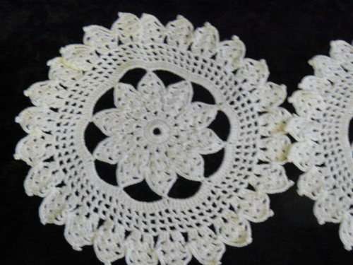 2 X COTTON DOILIES