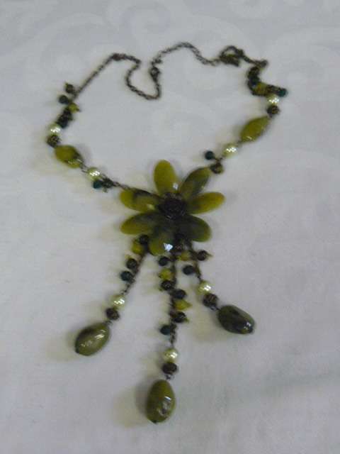 LOVELY FASHION NECKLACE