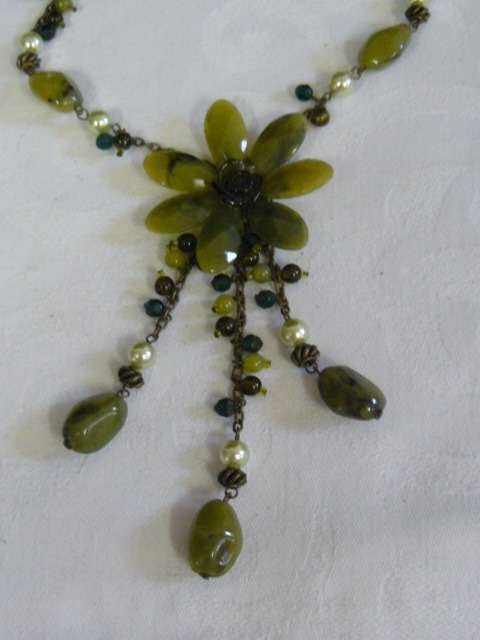 LOVELY FASHION NECKLACE