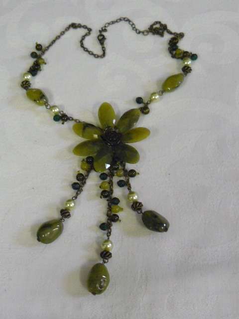 LOVELY FASHION NECKLACE