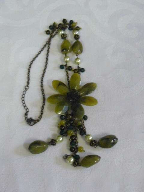 LOVELY FASHION NECKLACE