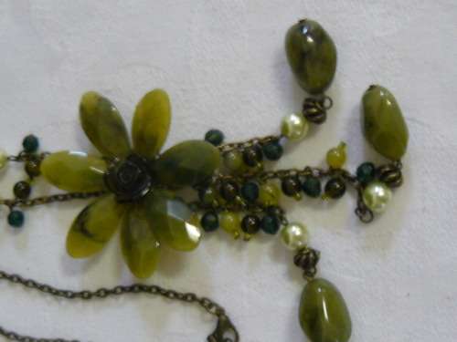 LOVELY FASHION NECKLACE