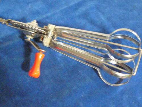 VINTAGE HAND MIXER