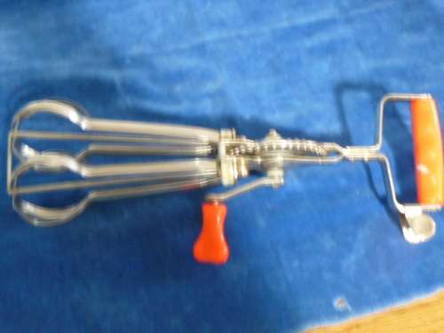 VINTAGE HAND MIXER