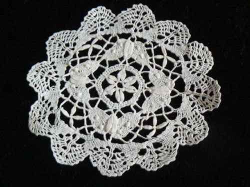 VERY FINE HAND CROCHETED COTTON DOILIE 17 CM