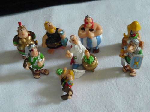 ASTERIX KINDER JOY FIGURINES X 8