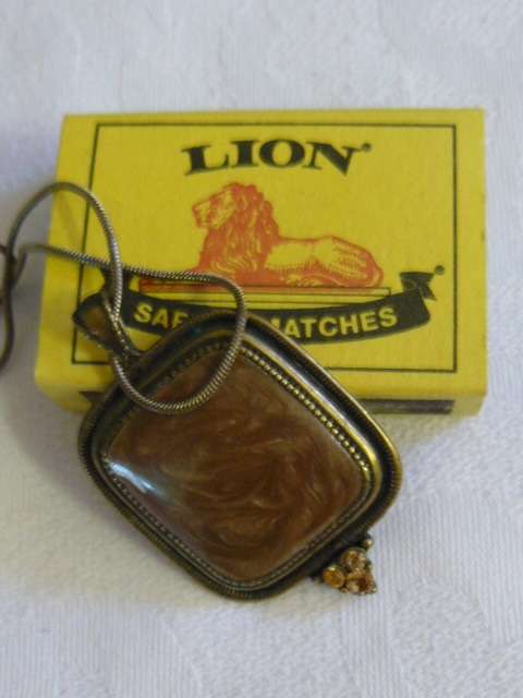 NECKLACE AND PENDANT