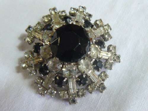 RAISED SLVER TONED BROOCH WITH BLACK STONED AND BLING