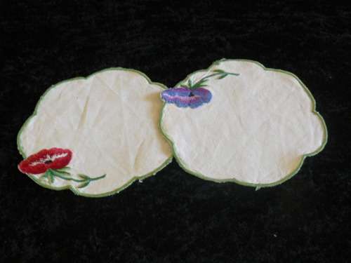 VINTAGE COTTON DOILIES