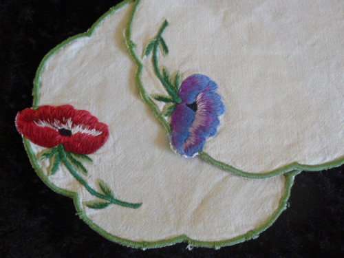 VINTAGE COTTON DOILIES