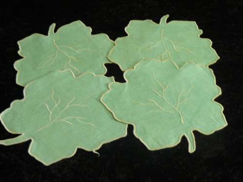 VINTAGE COTTON DOILIES X 4